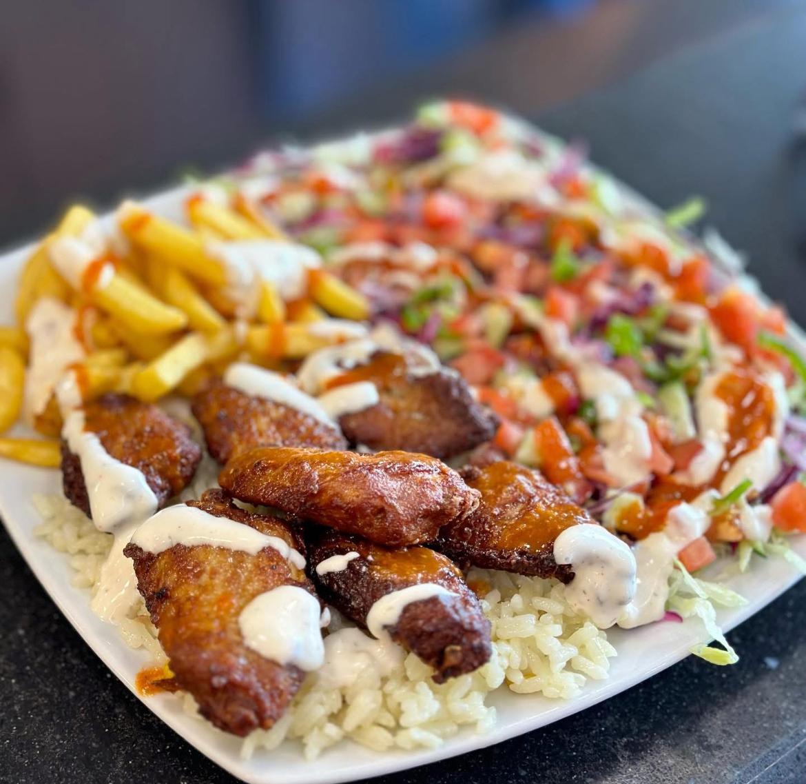 Alete di pollo con patate e contorno